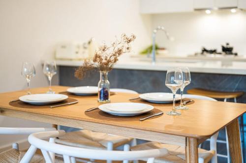 Modern Urban Retreat Stylish Apt in Ryde's Heart