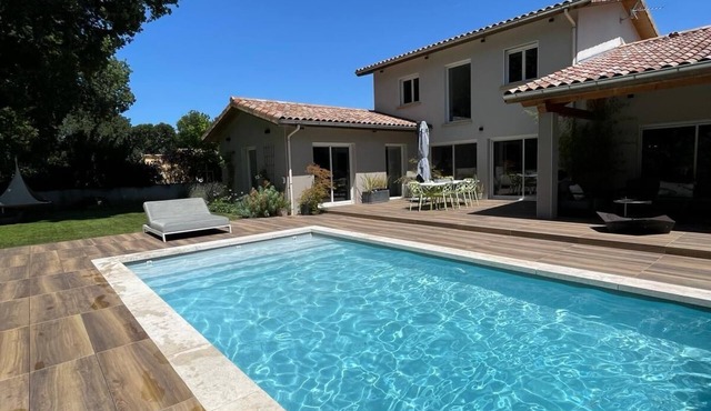 MODERN VILLA ON GOLF IN THE HEART OF THE PROVENCAL DROME