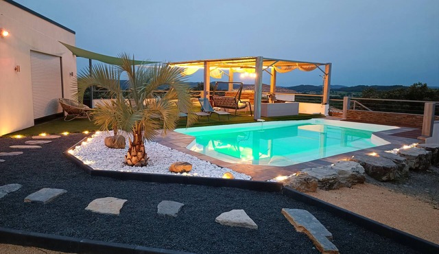 Modern villa with pool, breathtaking views, quiet, ideal for families
