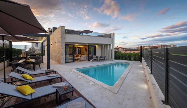 Modern Villa Pelin Exclusive with pool and jacuzzi for 6 persons in Porec.