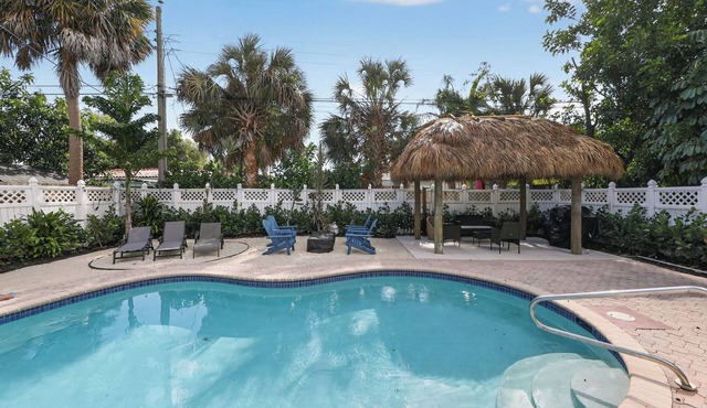 Modern Vacation Beach Home,Heated Pool, Tiki Hut & BBQ