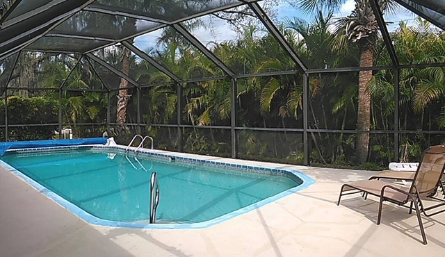 Modern vacation villa, heated pool, quiet location