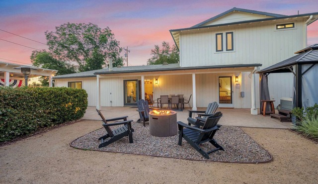 Modern Valley Oasis! Pet-friendly & Walkable to DT