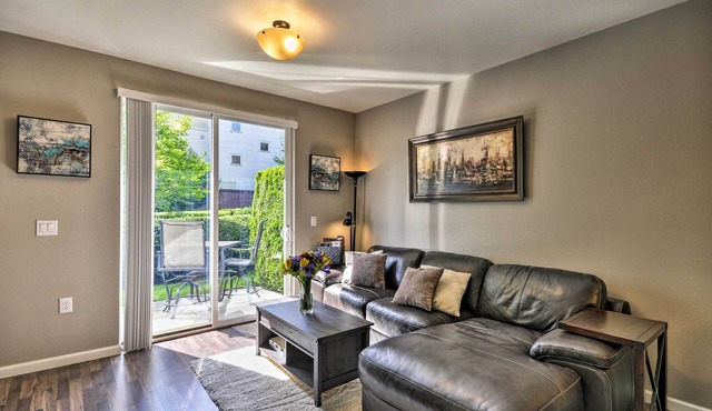 Modern Vancouver Townhome - Right on Main St!