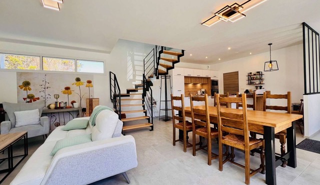 Modern Villa 5 Rooms, Sleeps 8 - Near Wild Coast & Beach
