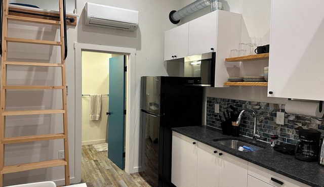 Modern Vibrant Tiny Home In Paradise