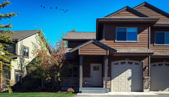 Modern Victor Townhome | Walk to Town