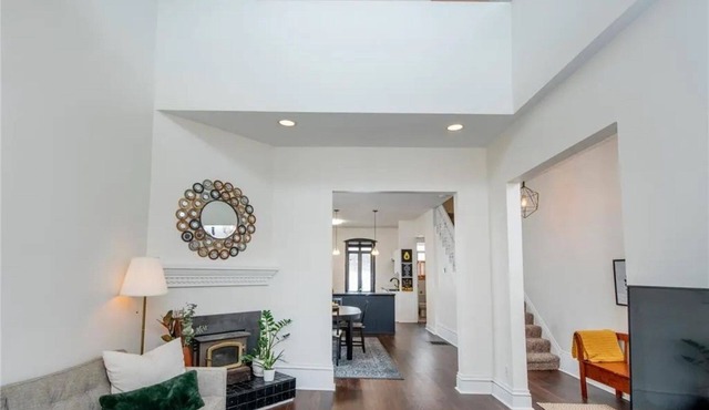 Modern Victorian Home Entire Home Or Private Rooms Available for family or group