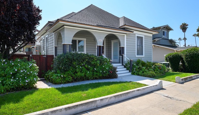 Modern Victorian Home Walking Distance To Ventura Pier and Downtown Restaurants