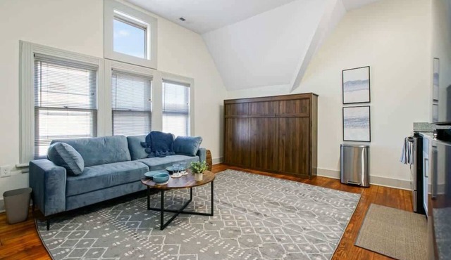 Modern Victorian Studio -Steps to Cleveland Clinic