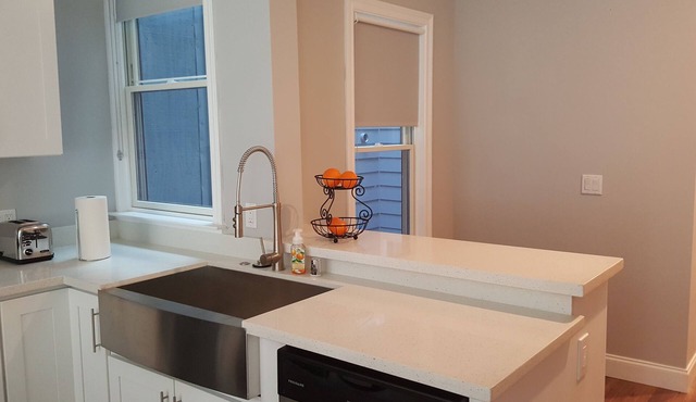 Modern Victorian/Great Downtown Loc. & High Walk & Transit Score, 2bd-2baths