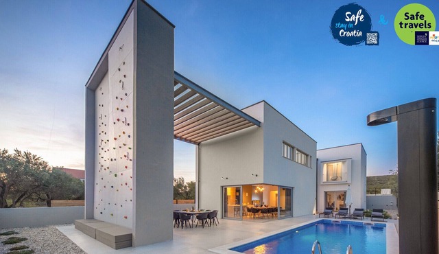 Modern Villa Activia