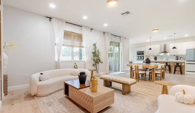 Modern Villa 3BR, 2.5BA, Pool, Clubhouse, Tennis court, Community Park