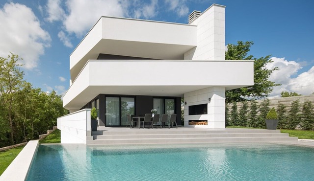 Modern Villa 55 with Pool and Spa