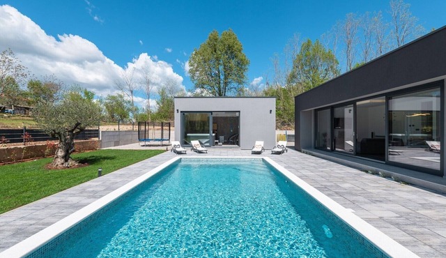 Modern Villa Alison Deluxe with private spa center and heated swimming pool