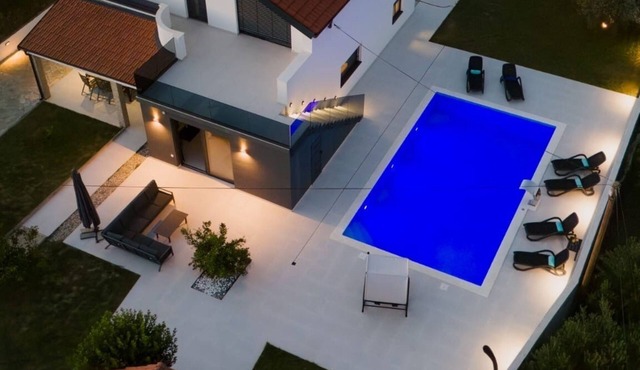 Modern Villa Amare with Private Heated Pool & Spacious Garden