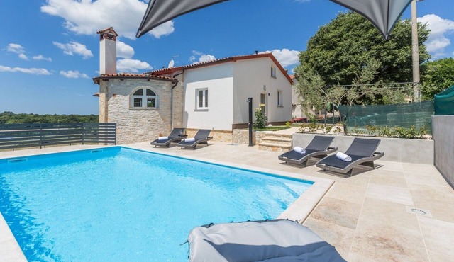 Modern Villa Aria with beautiful garden and private Pool near Vrsar