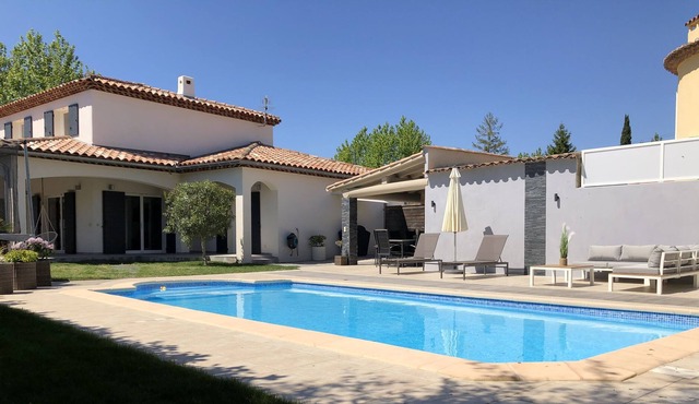 Modern villa between sea and hill