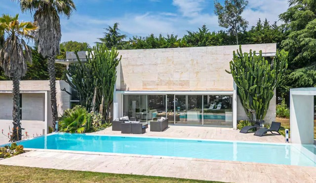 Modern Villa Biot, Entire home in Biot, France