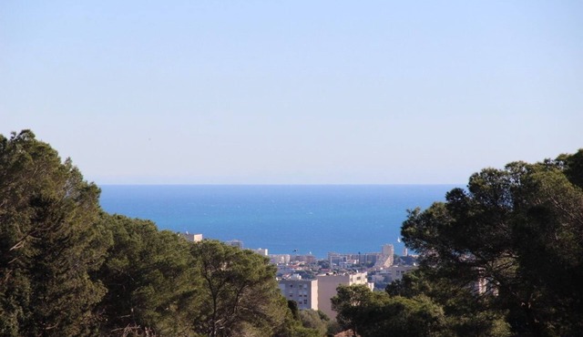 Modern villa, fast WiFi, A/C, pool in private backyard, ideal for fun and work