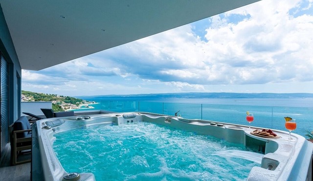 Modern Villa for Large Groups, Private Heated Pool, Sauna, Jacuzzi, Gym, Games Room & Sea Views!