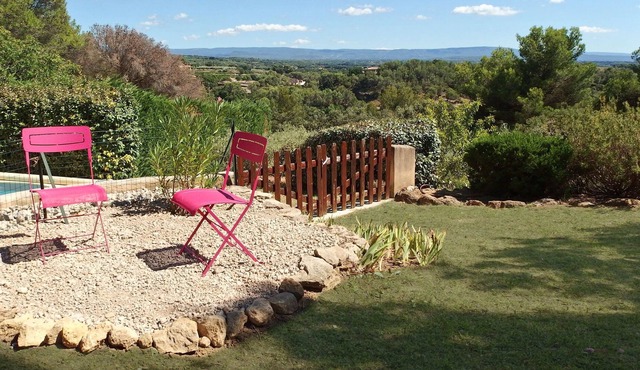 Modern villa in Beaumes-De with heated private pool