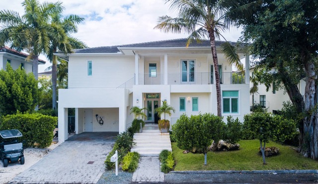 Modern Villa Great Outdoors Key Biscayne