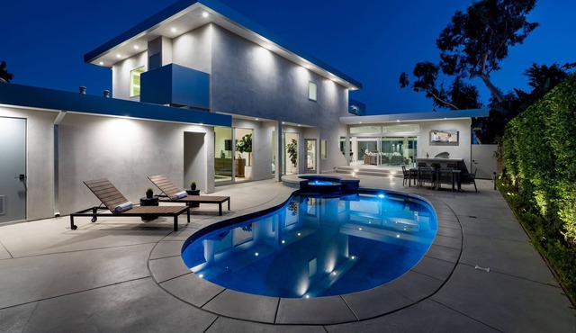 MODERN VILLA IN BEVRLY HILLS
