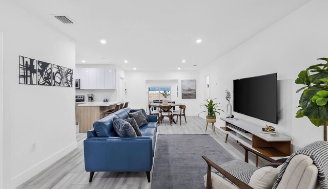 Modern villa in Design District !