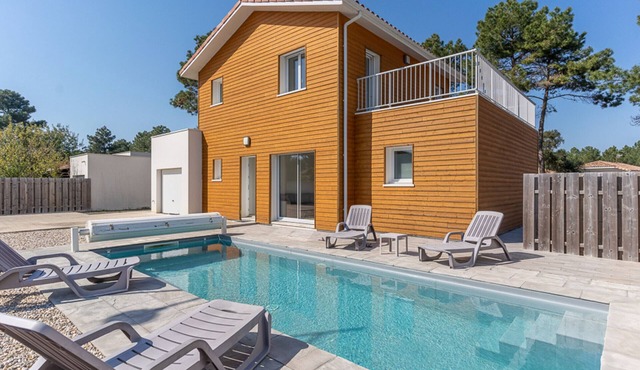 Modern villa in Mimizan near beaches, air-conditioned