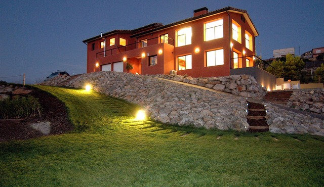Modern Villa in National Park, near Sitges, 20min to beaches, 35min to Barcelona