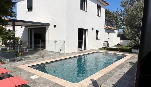 Modern villa in Puget sur Argens with private pool and 4 bedrooms