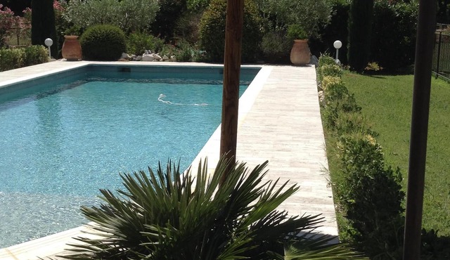 Modern villa in the countryside, fenced swimming pool, 100% independent and private air conditioning