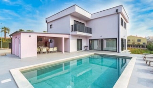 Modern Villa Jacky with pool in Poreč
