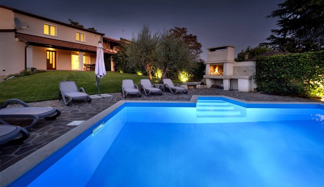 Modern Villa just 3,5 km away from Porec with private pool, WiFi