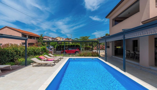 Modern Villa Karina with pool in a quiet location near Poreč