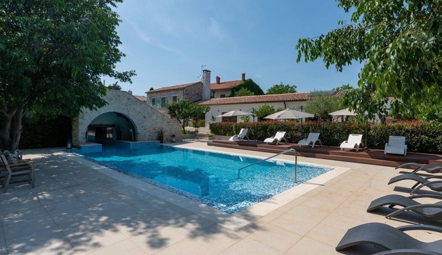 Modern Villa LV with heated pool, sauna and jacuzzi