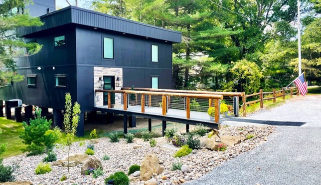 Modern Villa nestled along the Tuscarawas River