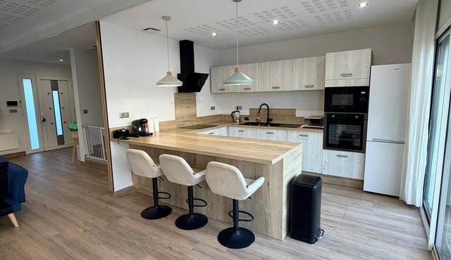 Modern Villa of 120m² with garden, 3 bedrooms. 8 Travellers near Lyon