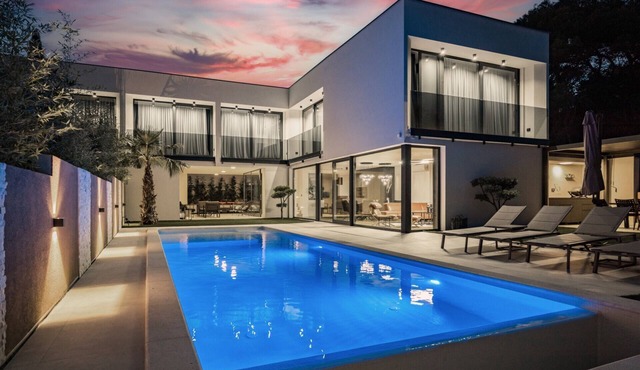 Modern Villa Osea -40 m2 4 en-suite, sauna, bedrooms, heated pool, family, quiet area, pet friendly