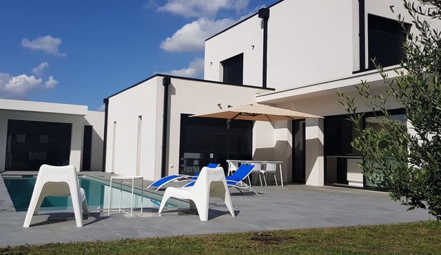 MODERN VILLA POOL BORDEAUX CAUDALIE