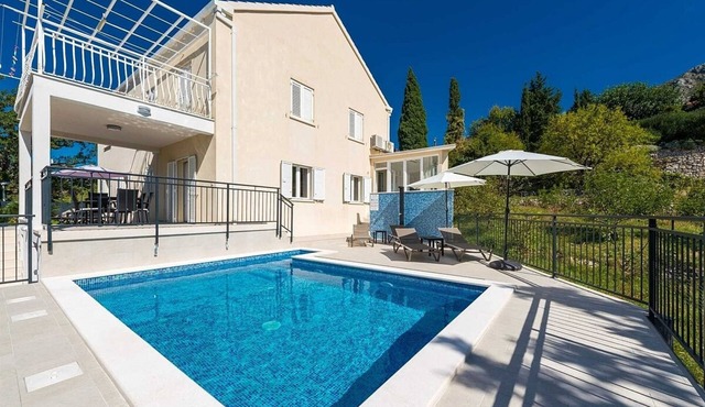 Modern Villa, Private Pool, Sea Views in Quiet Area - Near to Beaches with Easy Access to Dubrovnik!