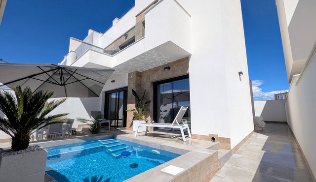 Modern Villa 'R-40-C' with Private Pool, Wi-Fi, and Air Conditioning