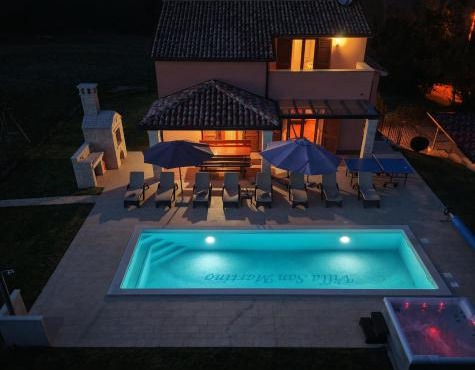 Modern Villa San Martino Heated Pool, Jacuzzi & Privacy