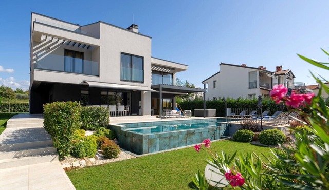 Modern villa Sunset View with pool in Porec