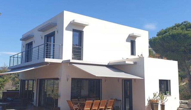 MODERN VILLA SWIMMING POOL JACUZZI