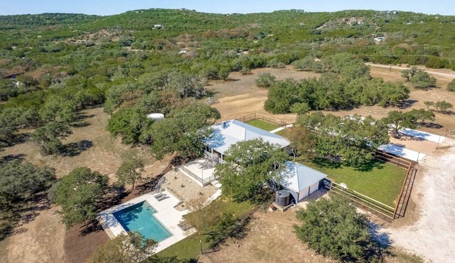 Modern Villa w/Views+Pool on 35 acre private ranch