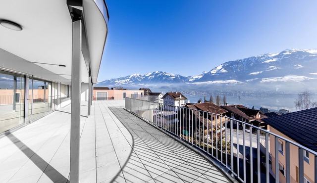 Modern villa with stunning lake and mountain views