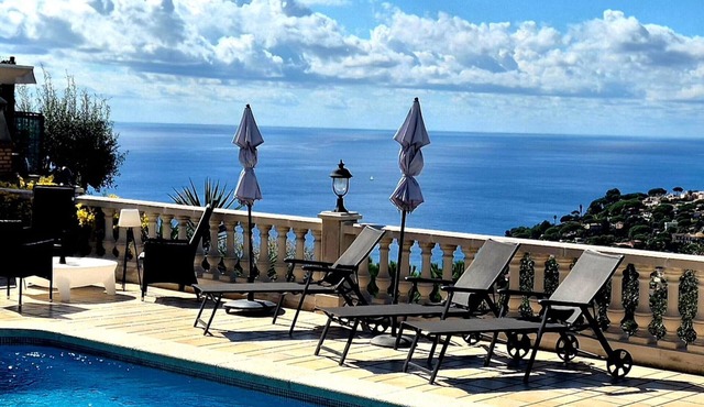 Modern villa with private pool and parking, near Lloret de Mar