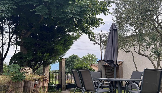 Modern villa with garden ideal for a comfortable, relaxing stay.